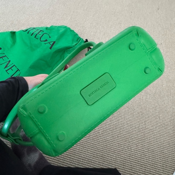 Bottega Veneta THE ARCO rubber tote bag - Picture 7 of 12